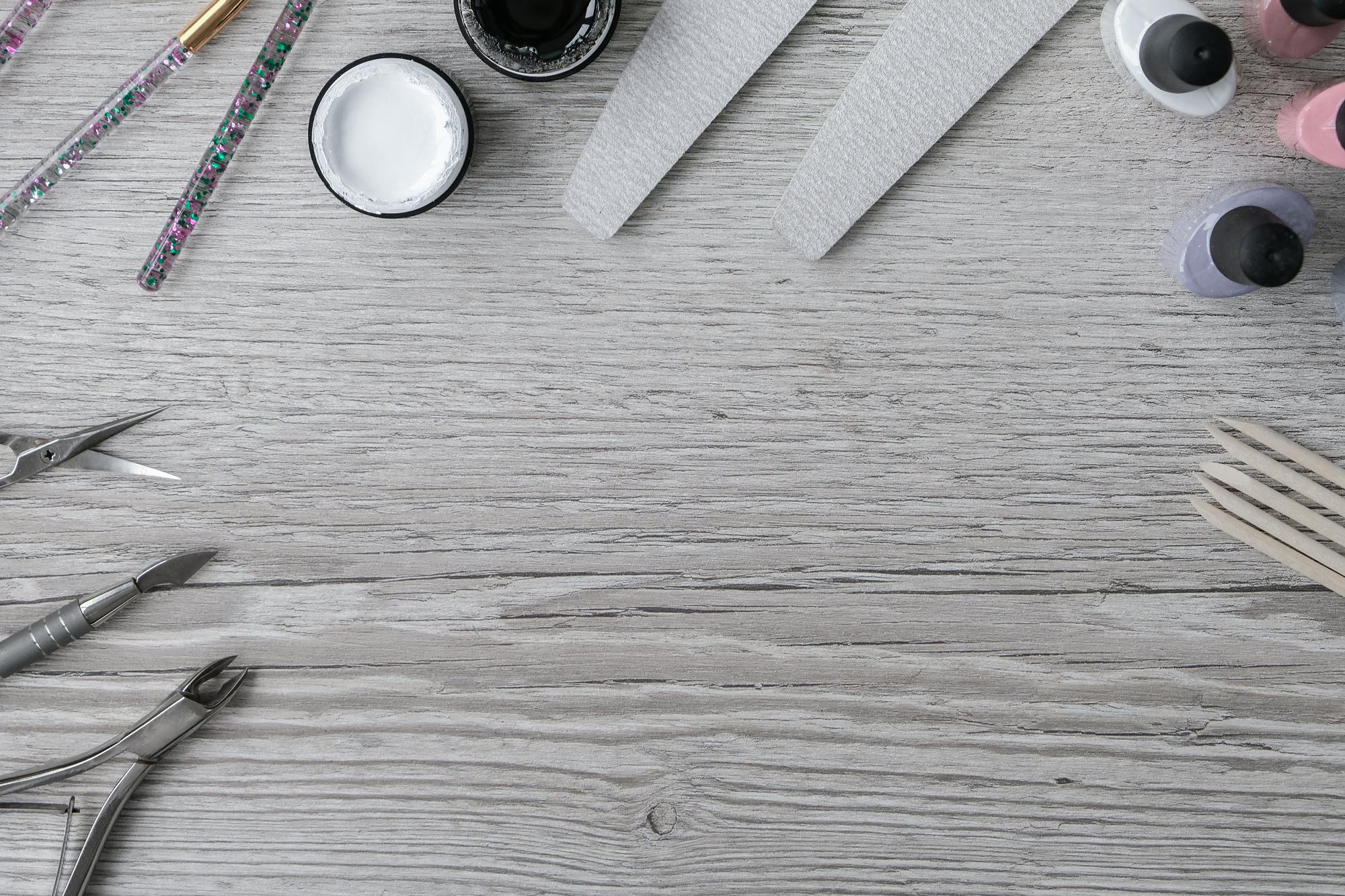Atelier workspace with threads and patterns